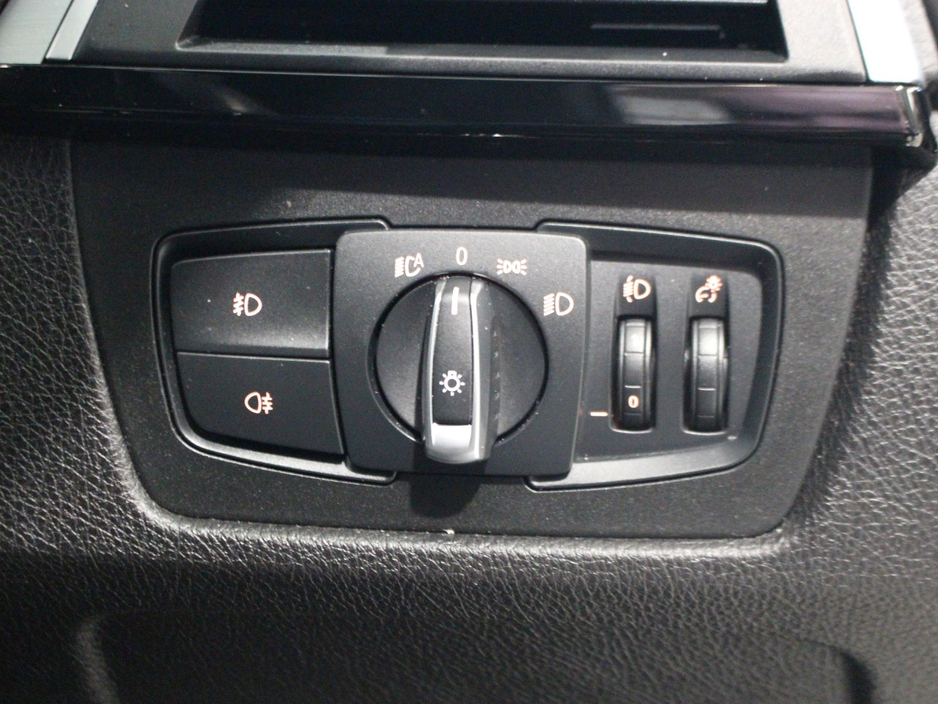 2018 BMW 3 Series - image 25