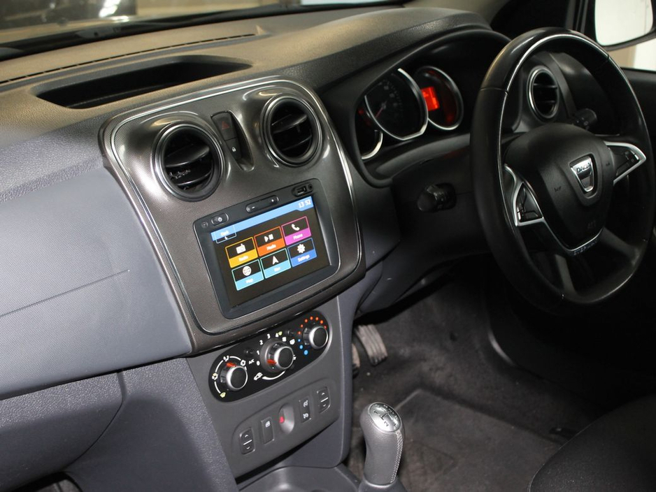 2020 Dacia Sandero - image 9