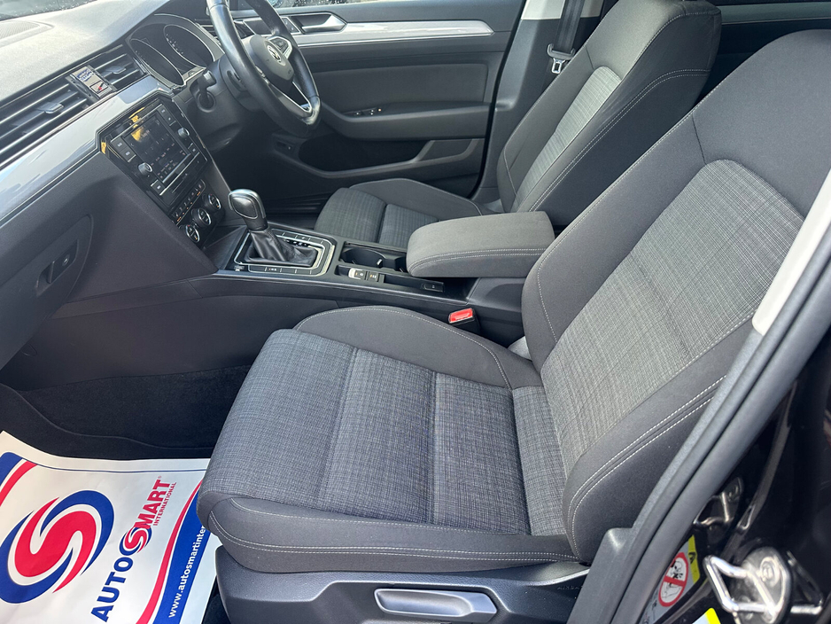 2020 Volkswagen Passat - image 10