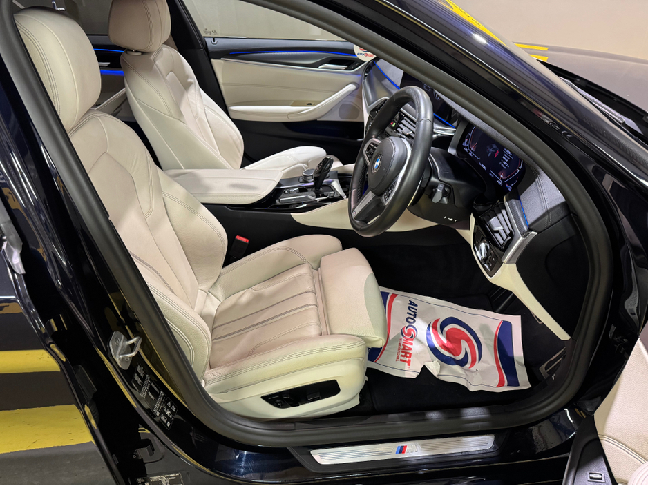 2022 BMW 5 Series - image 8