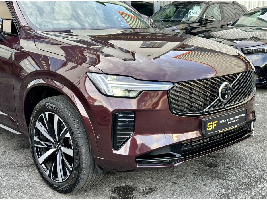 2025 Volvo XC90 - image 17