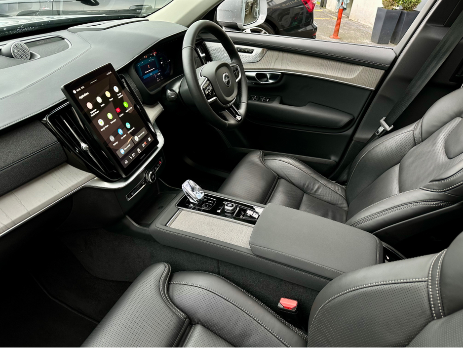 2025 Volvo XC90 - image 8