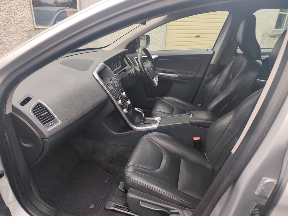 2016 Volvo XC60 D4 (190hp) FWD SE Geartronic €11,999