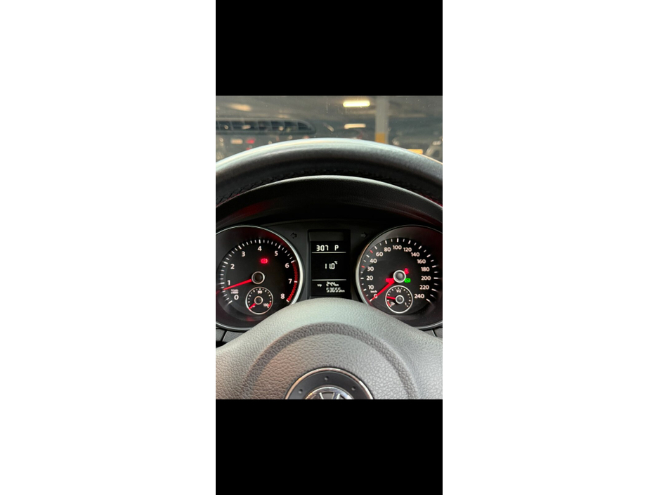 2012 Volkswagen Golf - image 10