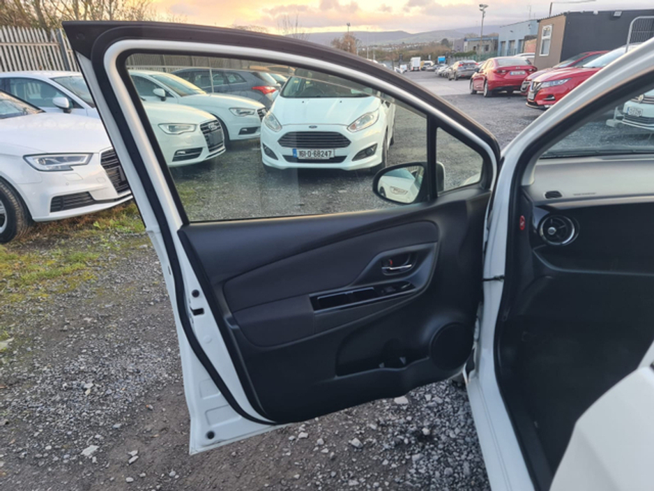 2019 Toyota Vitz - image 6