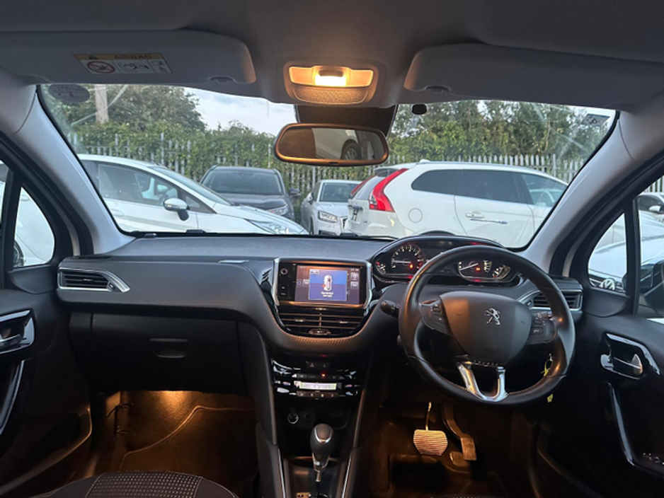 2017 Peugeot 208 - image 17