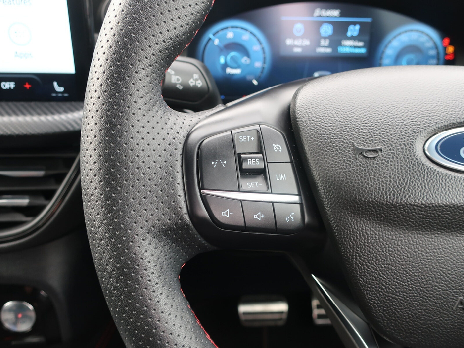 2025 Ford Kuga - image 14