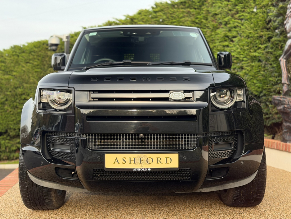 2025 Land Rover Defender - image 2