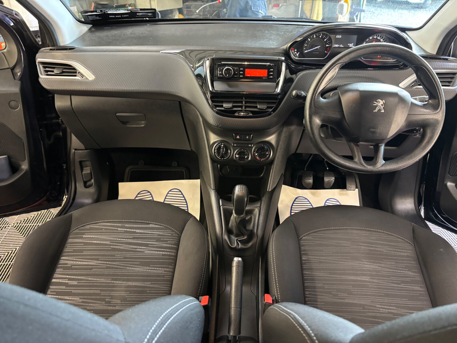 2016 Peugeot 208 - image 10