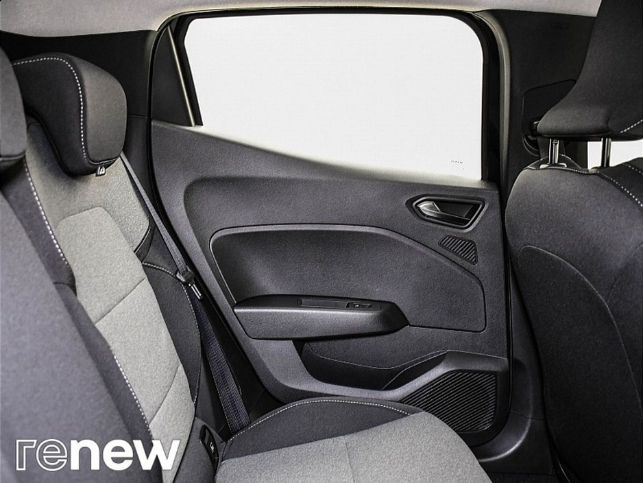 2025 Renault Clio - image 13