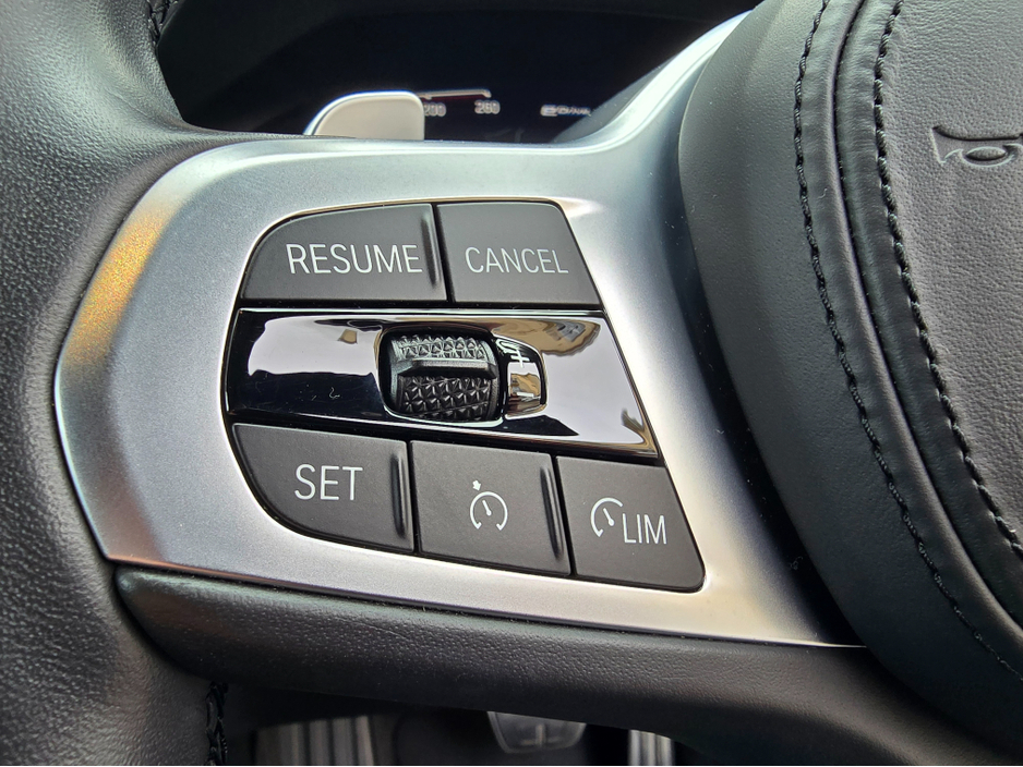 2021 BMW 3 Series - image 23