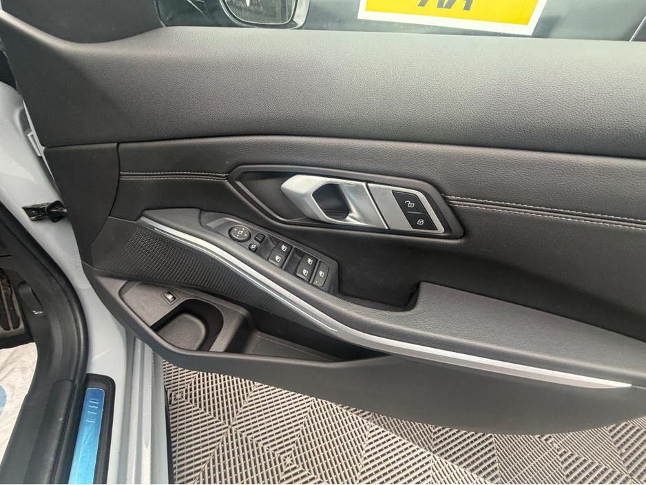 2023 BMW 3 Series - image 26