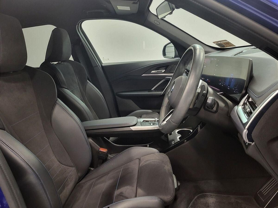 2025 BMW X1 - image 12