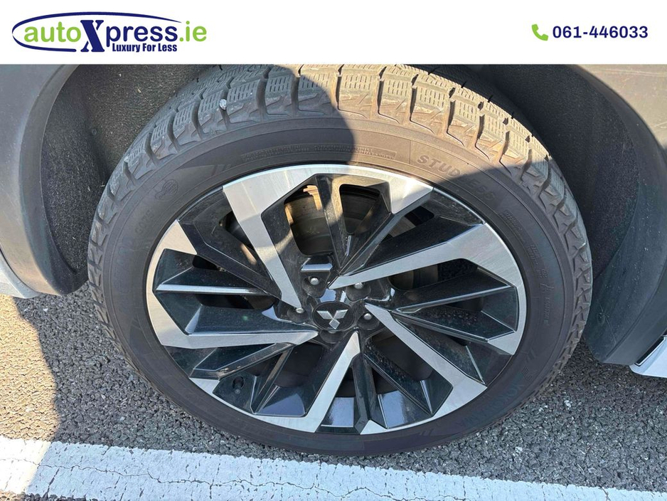 2022 Mitsubishi Outlander - image 13