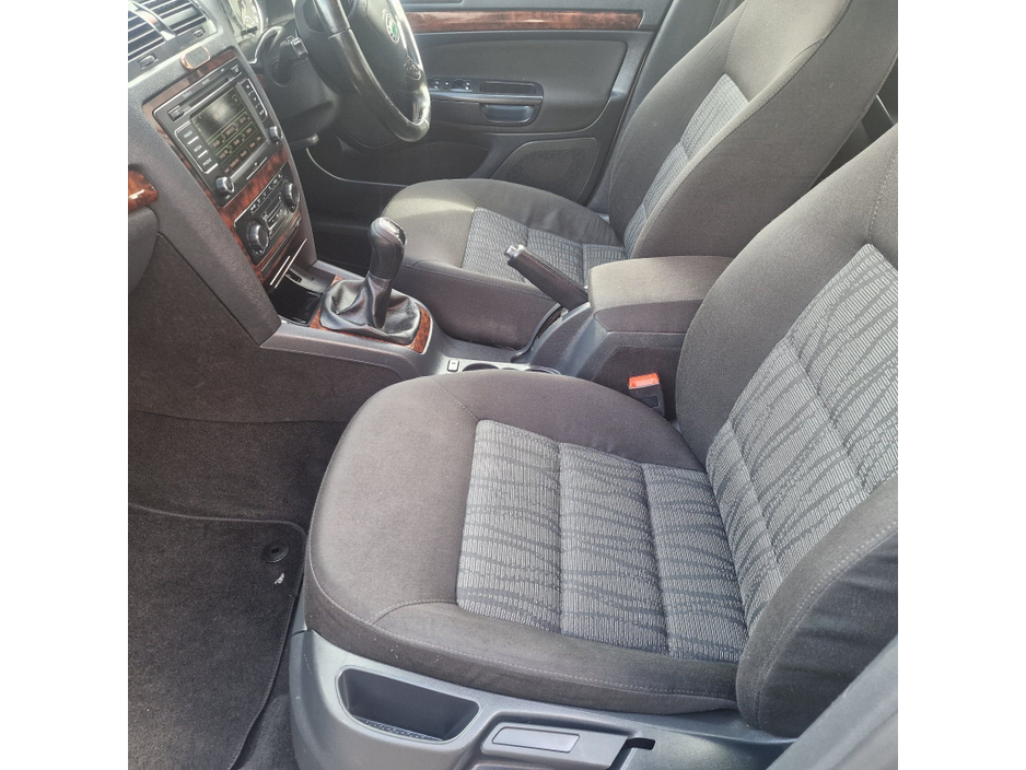 2011 Skoda Octavia - image 9
