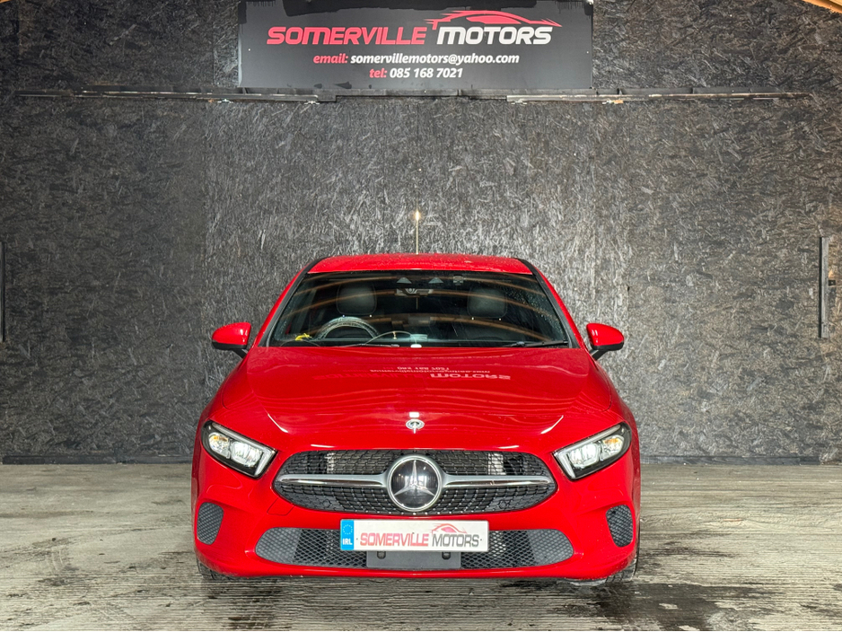 2019 Mercedes-Benz 180 - image 2