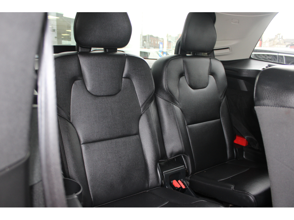 2016 Volvo XC90 - image 10