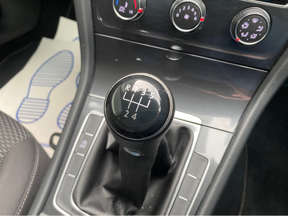 2019 Volkswagen Golf - image 21