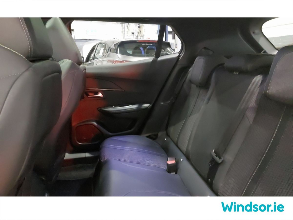 2021 Peugeot 2008 - image 7