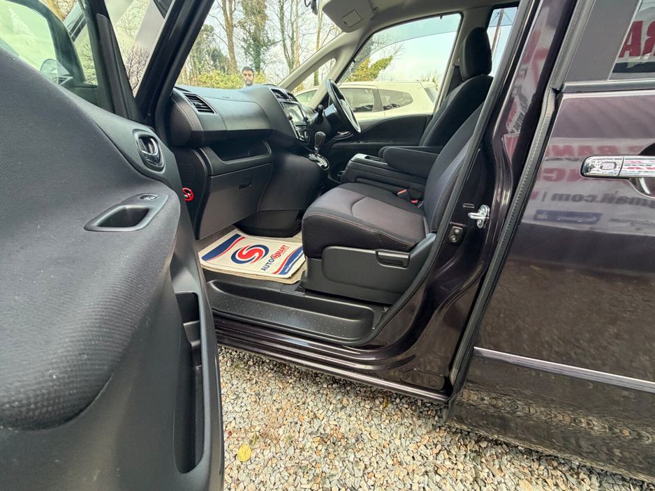 2013 Nissan Serena - image 14