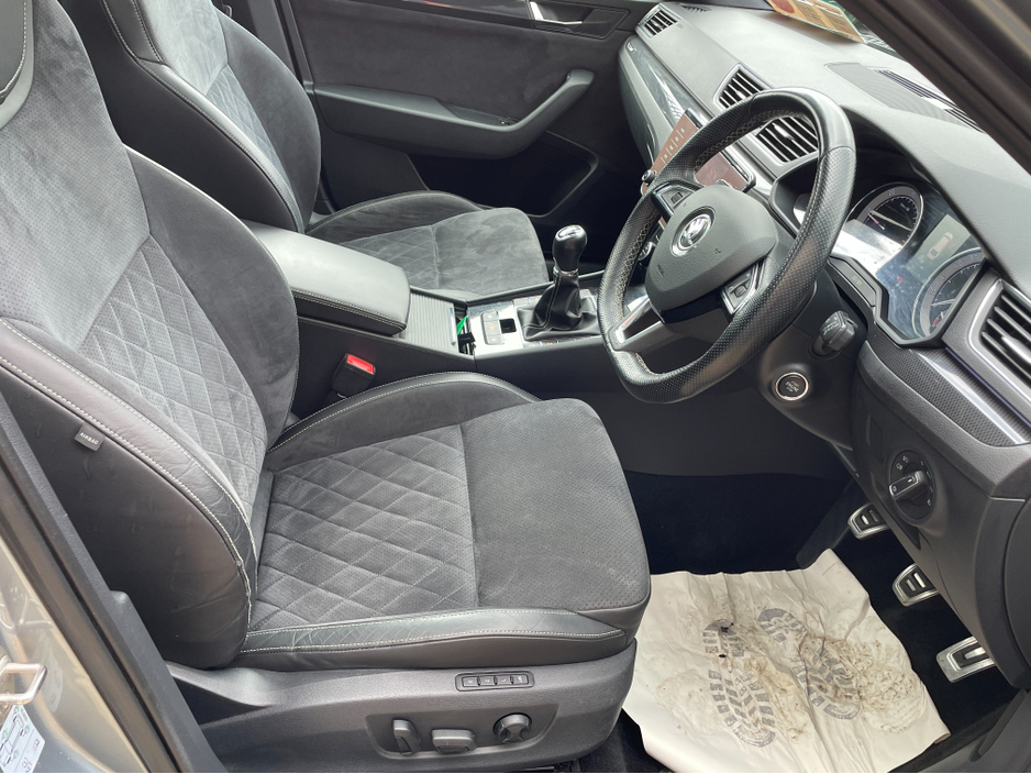 2018 Skoda Superb - image 9