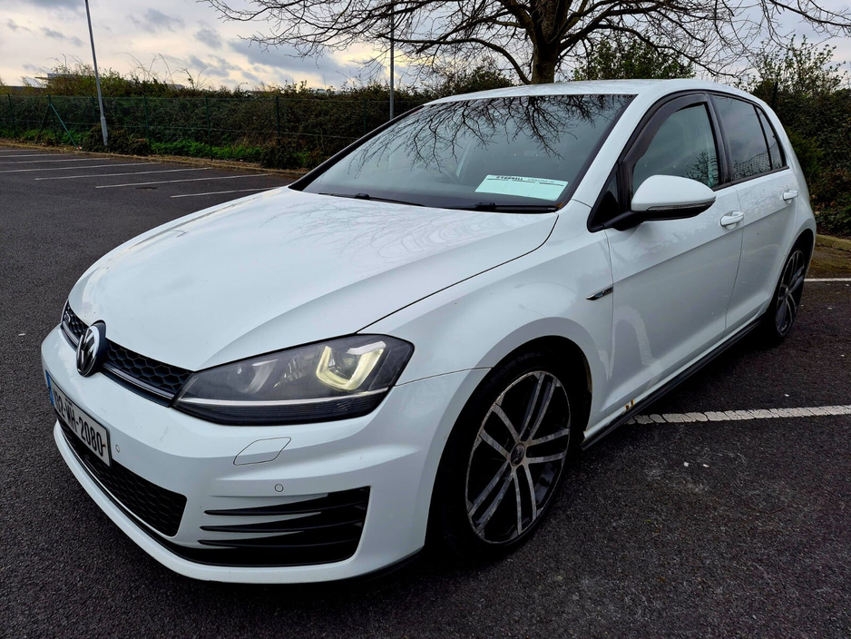 2013 Volkswagen Golf - image 2