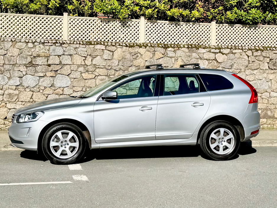 2015 Volvo XC60 - image 4