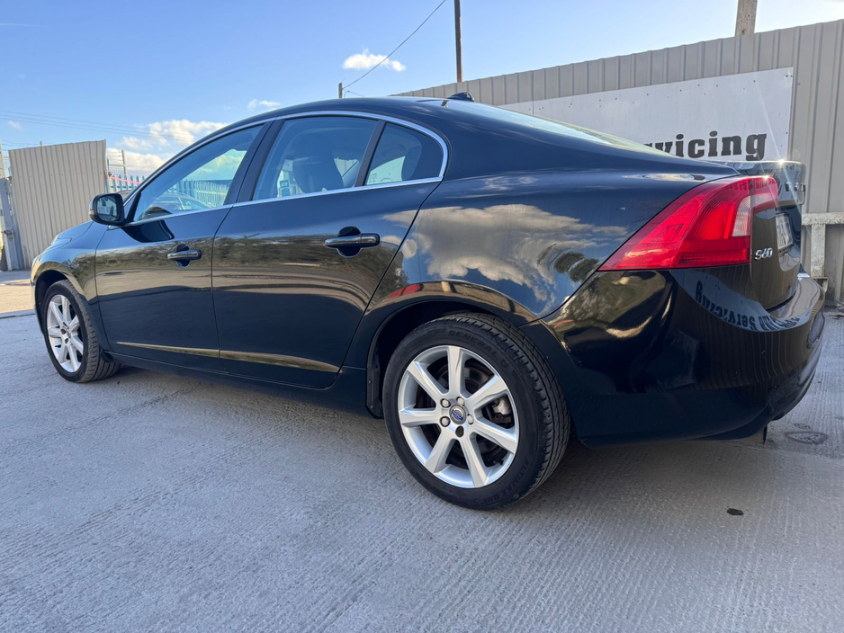 2017 Volvo S60 - image 5