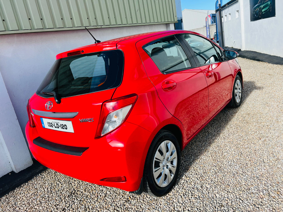 2013 Toyota Yaris - image 5