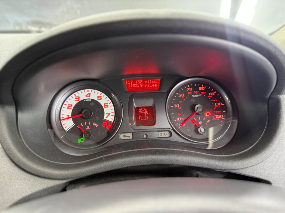 2012 Renault Clio - image 27