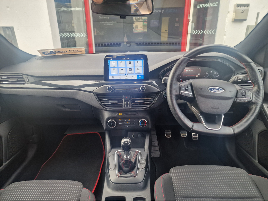 2019 Ford Focus - image 23