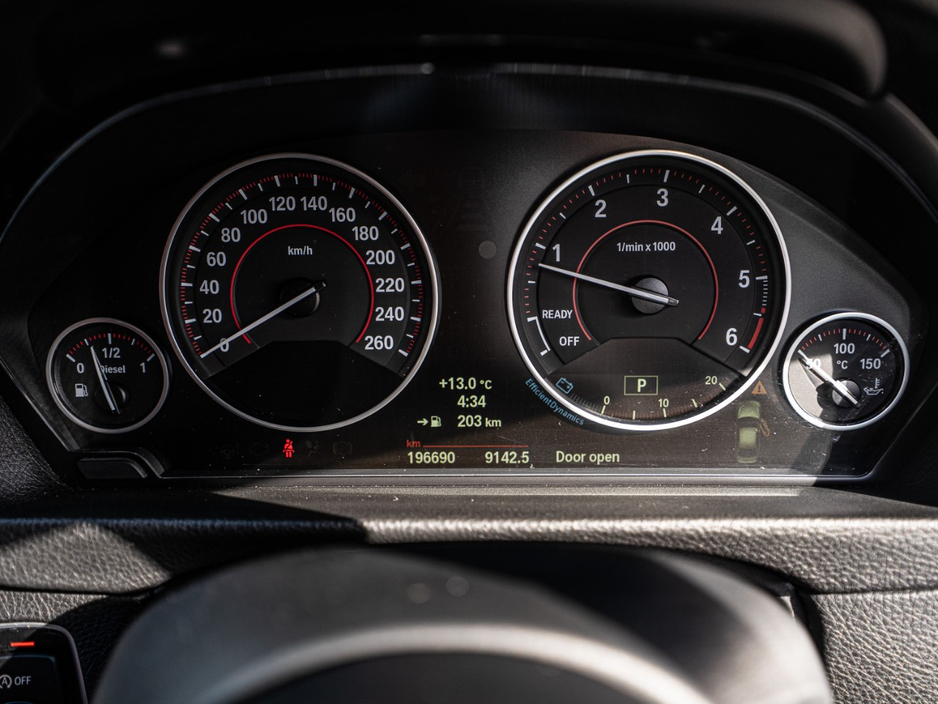 2014 BMW 3 Series - image 23