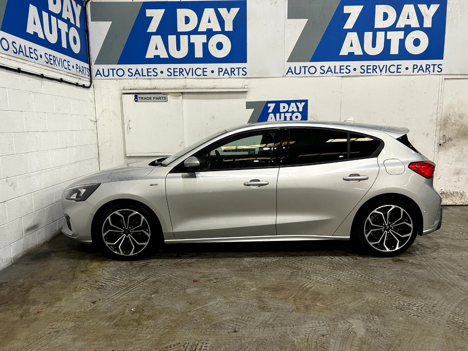 2022 Ford Focus - image 4