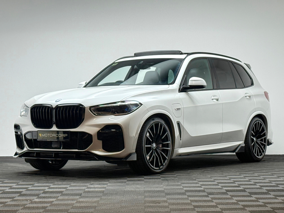 2022 BMW X5 - image 3