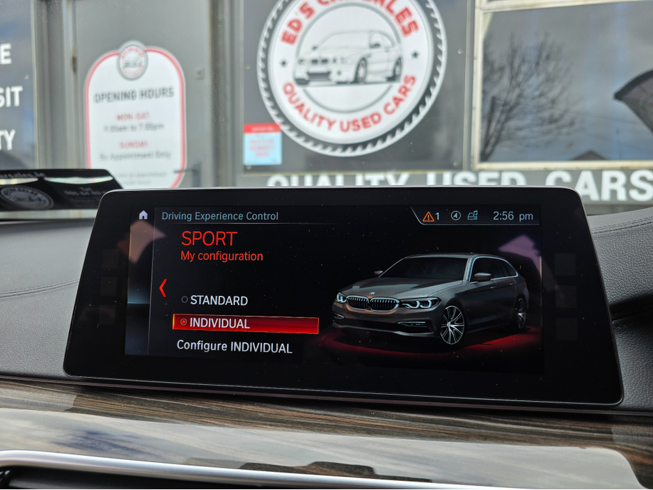 2017 BMW 5 Series - image 27