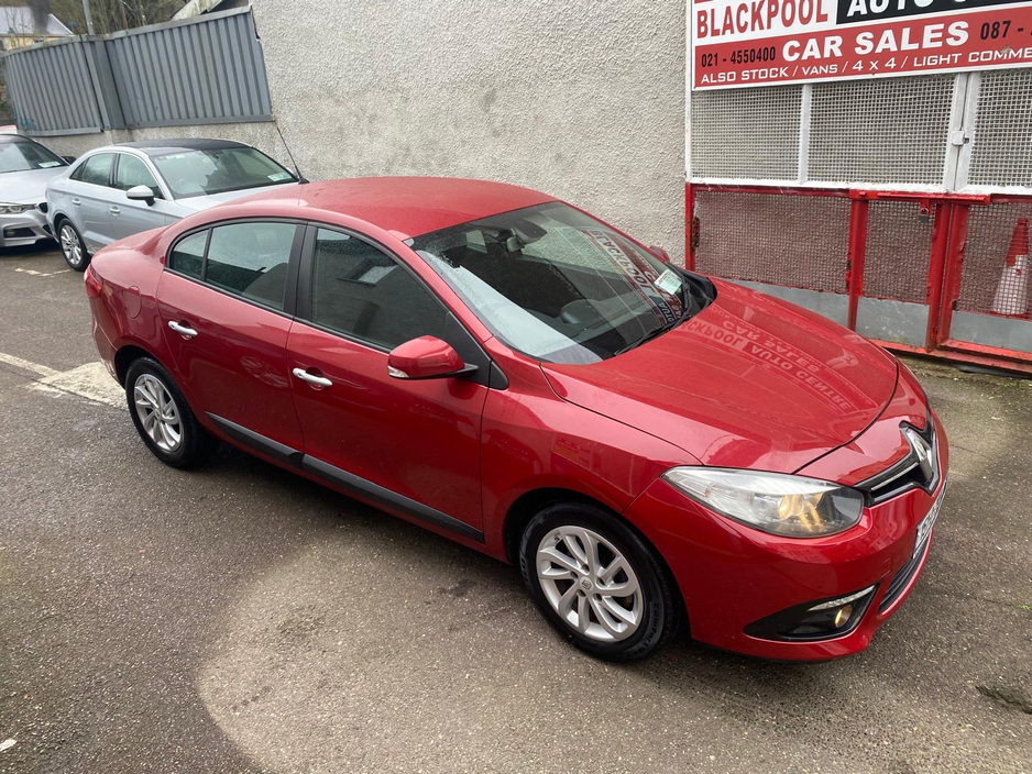 2015 Renault Fluence - image 8