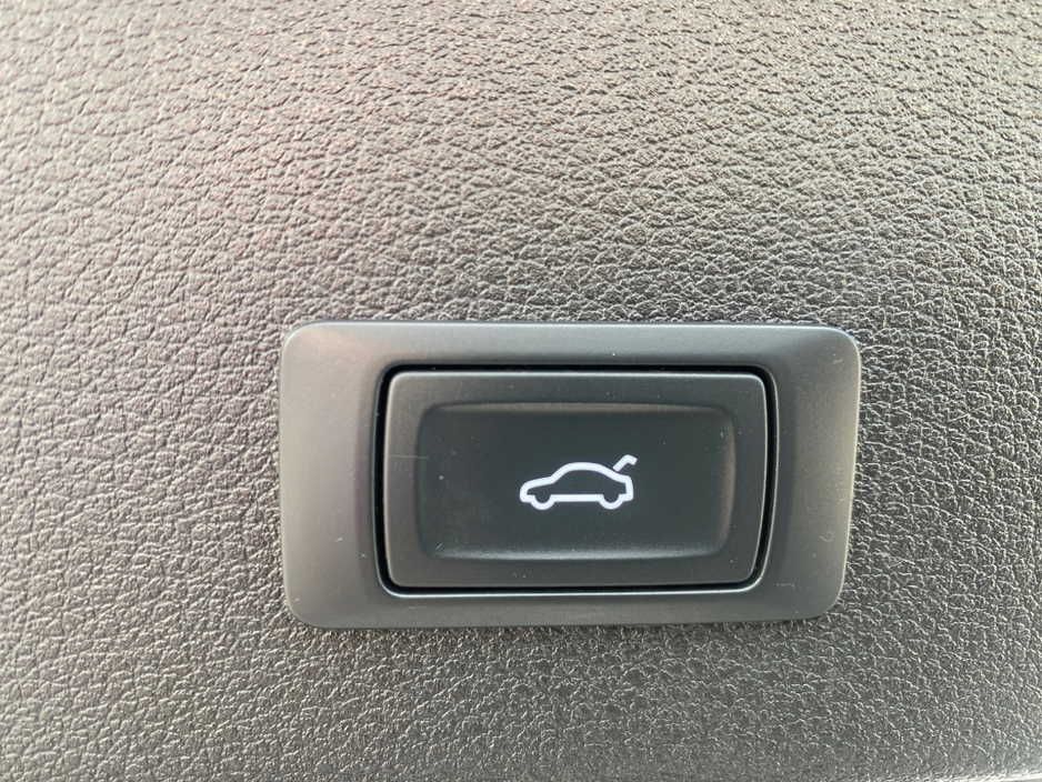 2022 Audi e-tron - image 33