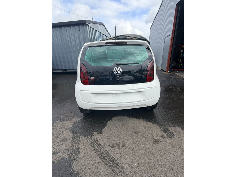 2014 Volkswagen up! - image 3