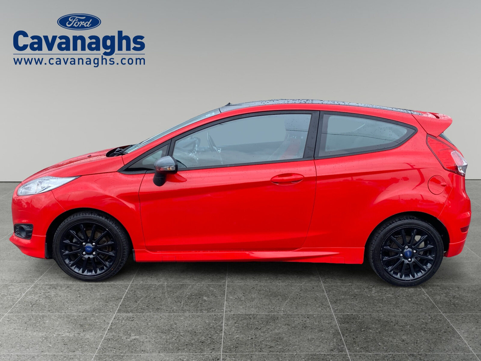 2016 Ford Fiesta - image 2