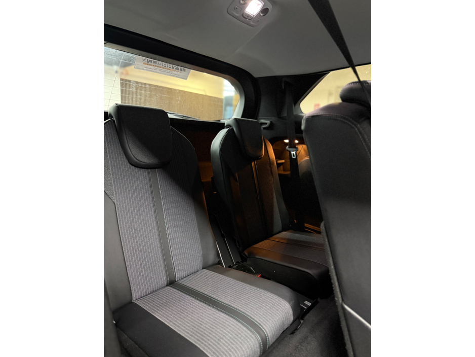 2020 Peugeot 5008 - image 17