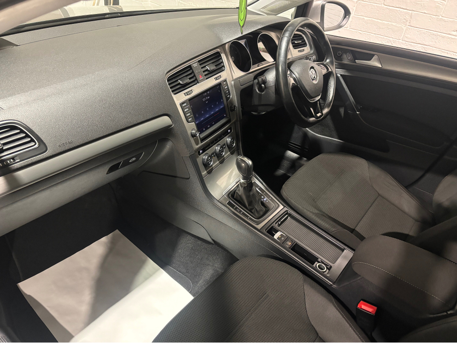 2015 Volkswagen Golf - image 16