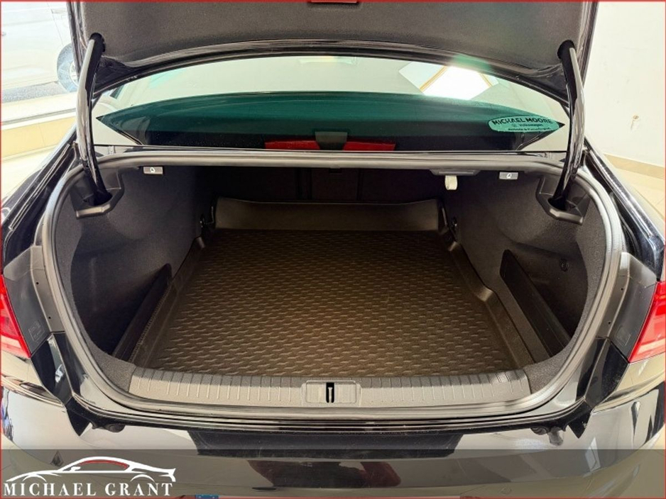 2020 Volkswagen Passat - image 24