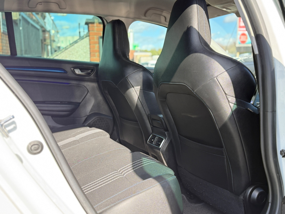 2017 Renault Megane - image 25