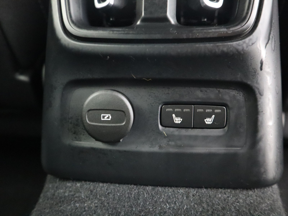 2023 Volvo XC40 - image 28