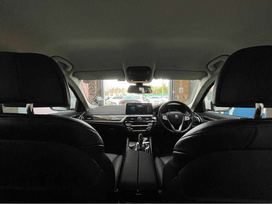 2020 BMW 5 Series - image 17