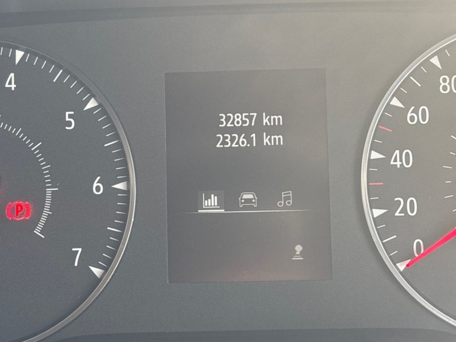 2024 Renault Trafic - image 11