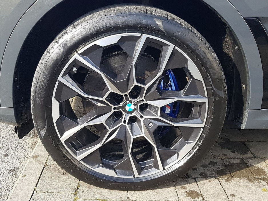 2023 BMW X7 - image 12