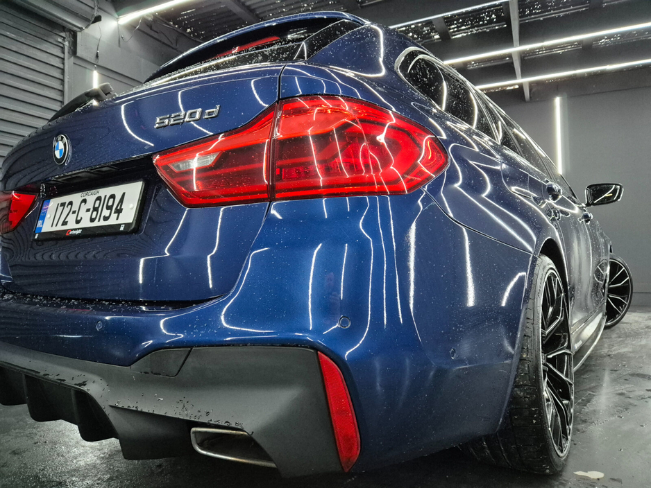 2017 BMW 5 Series - image 5