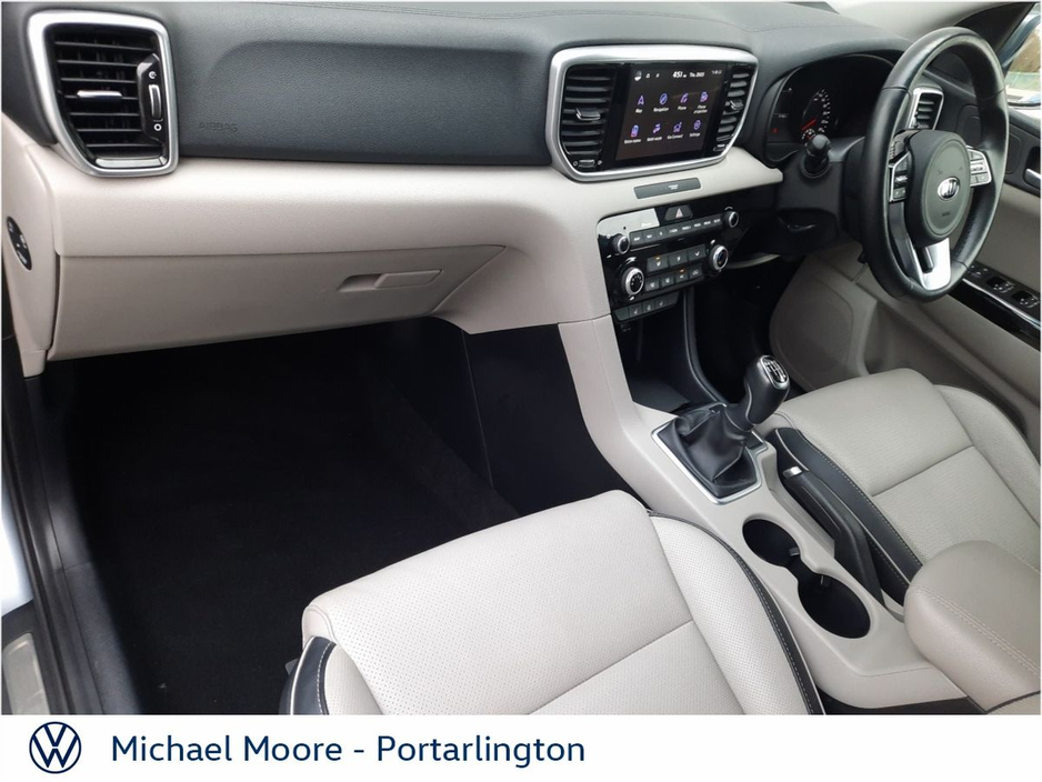 2015 Toyota Yaris - image 4