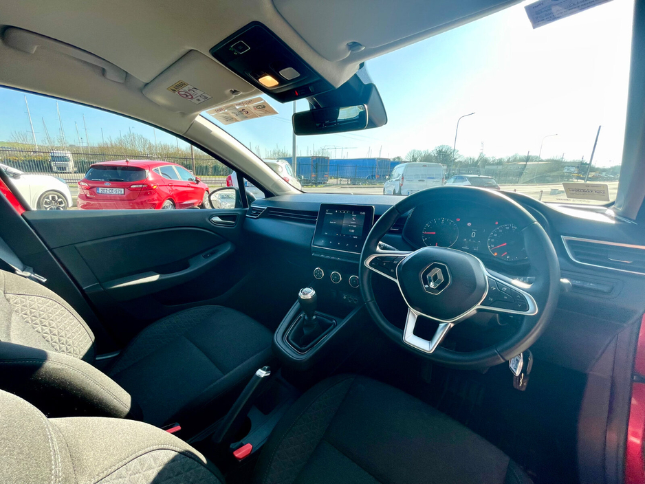 2023 Renault Clio - image 13